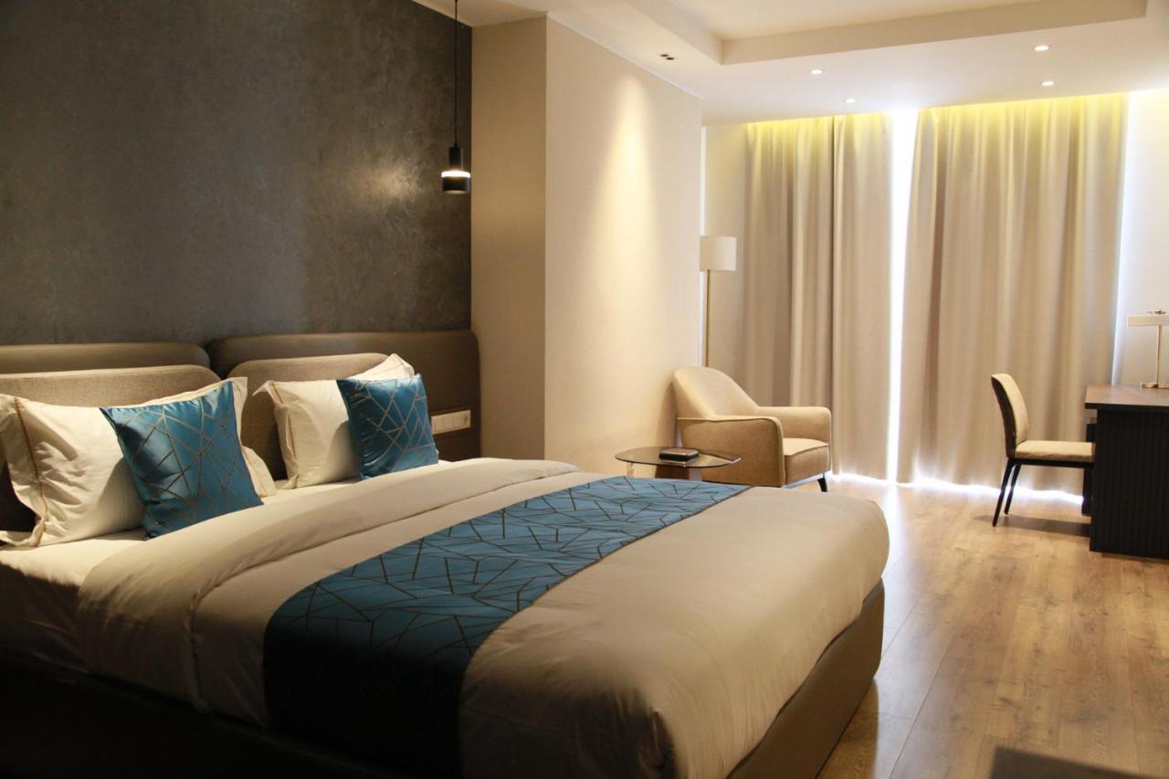 Sofia International Hotel Bichkek Extérieur photo