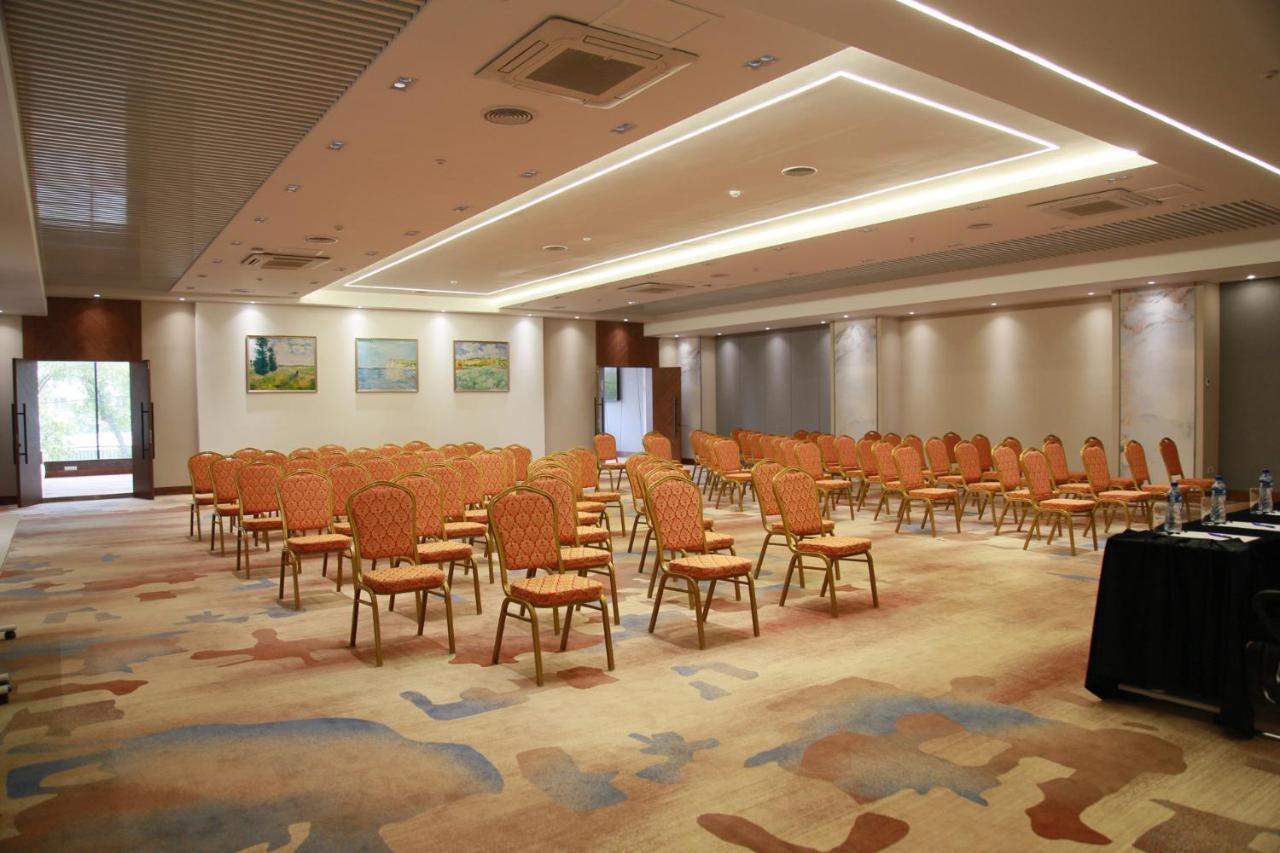 Sofia International Hotel Bichkek Extérieur photo