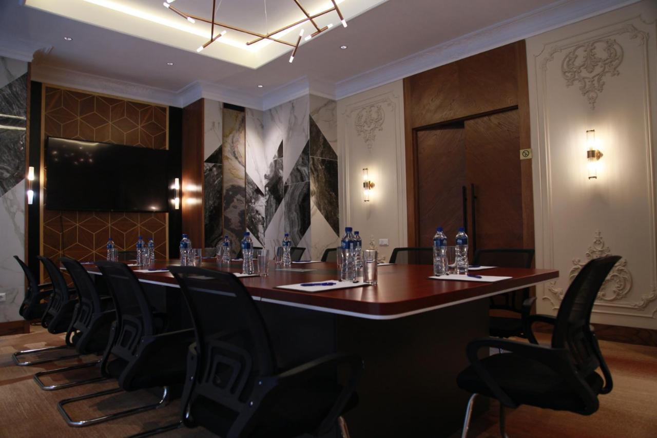 Sofia International Hotel Bichkek Extérieur photo