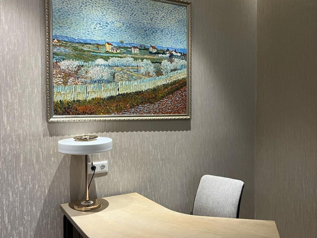 Sofia International Hotel Bichkek Extérieur photo