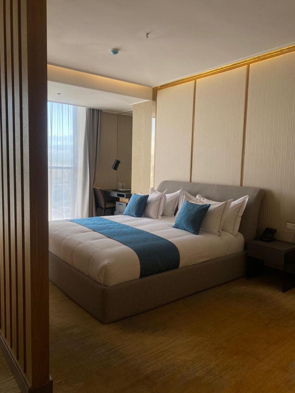 Sofia International Hotel Bichkek Extérieur photo