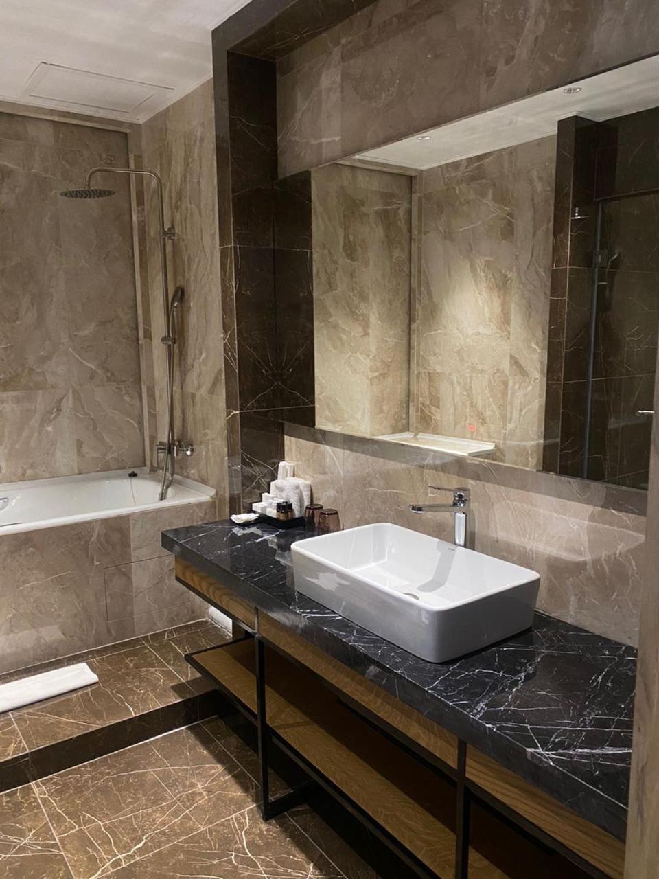 Sofia International Hotel Bichkek Extérieur photo