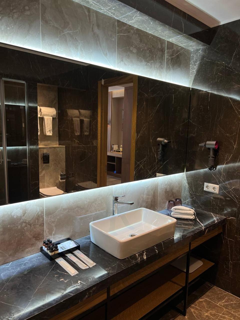 Sofia International Hotel Bichkek Extérieur photo