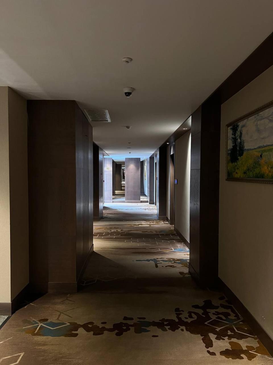Sofia International Hotel Bichkek Extérieur photo
