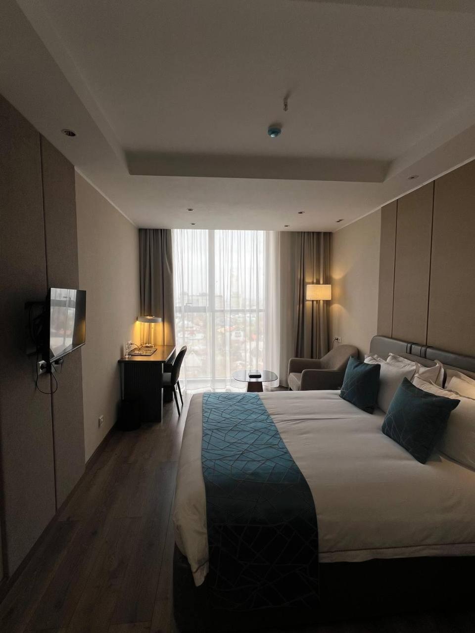 Sofia International Hotel Bichkek Extérieur photo